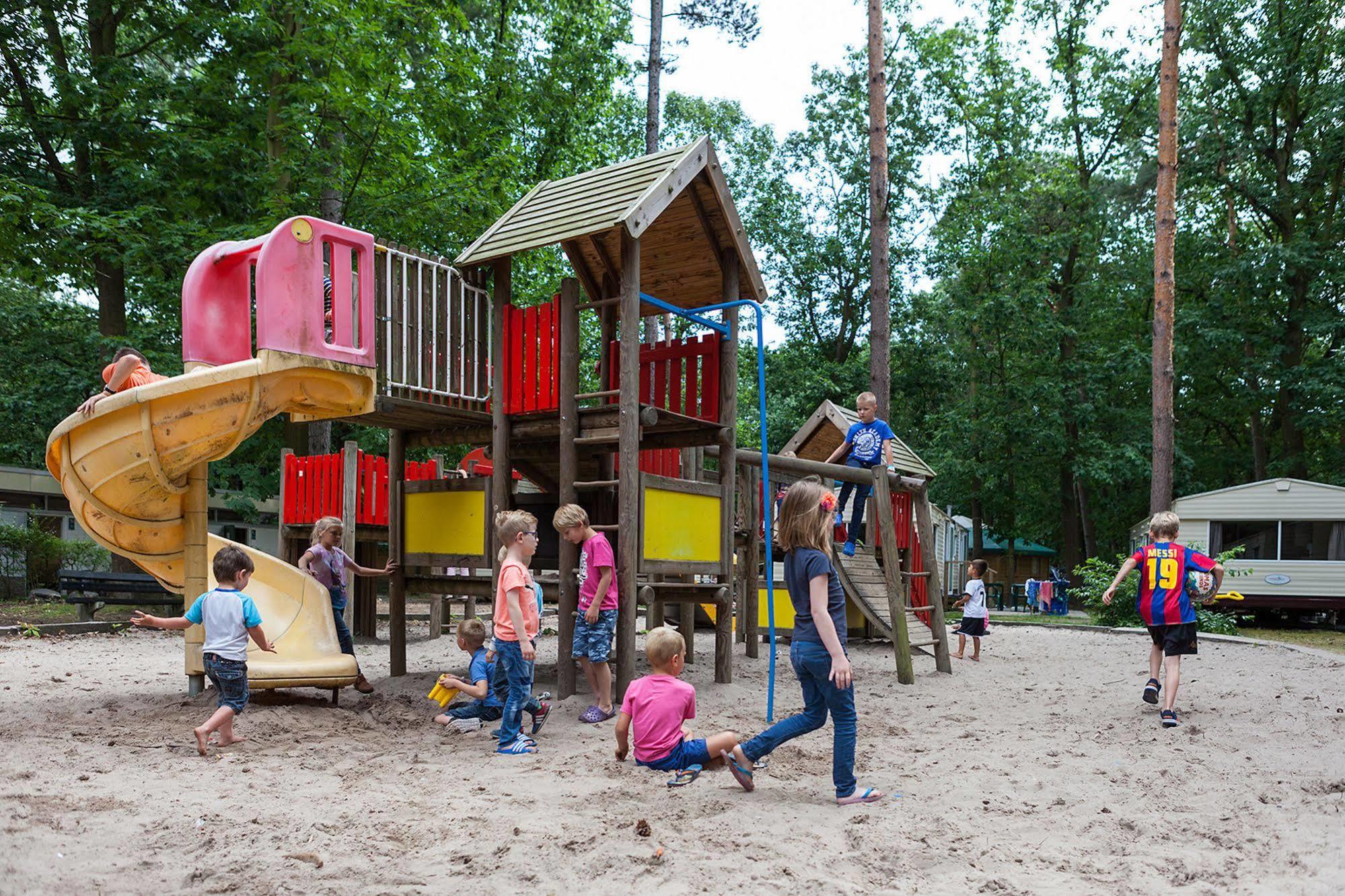 Oostappen Vakantiepark Hengelhoef Nv Hotel Aan de Wolfsberg Kültér fotó